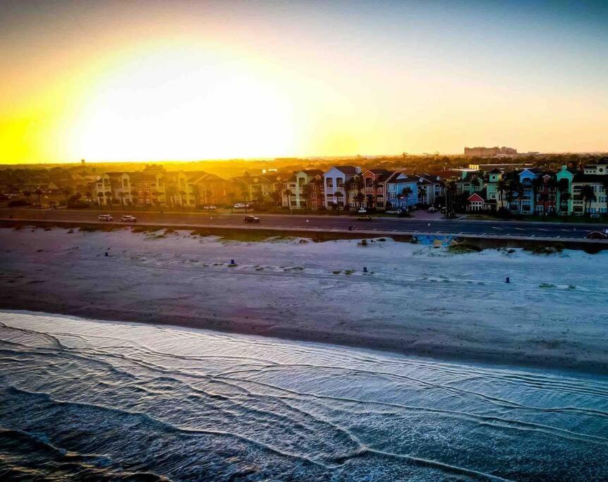 Appartement Oceanfront At The Dawns à Galveston Extérieur photo